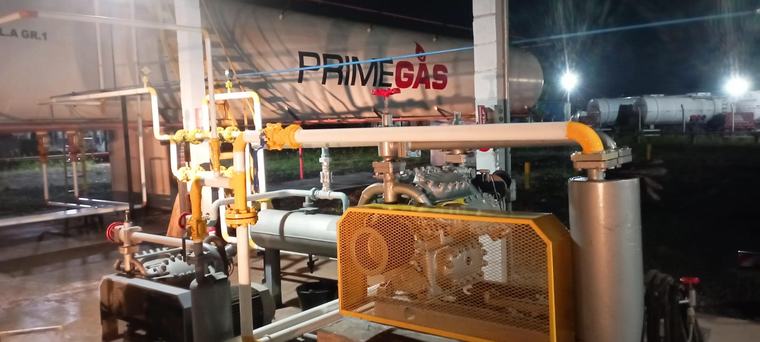 Compressores e tubulações em base de gás